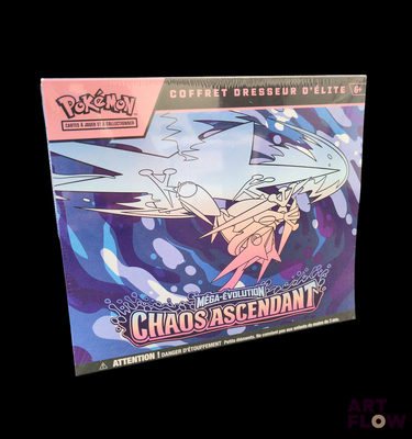 une boîte de cartes Pokémon sur laquelle figure l'image d'une femme