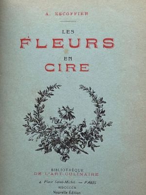 la couverture d'un livre sur laquelle figure une couronne