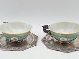 paire de tasses à thé et soucoupes chinoises en argent et émail