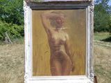 un tableau représentant une femme nue dans un champ d'herbe