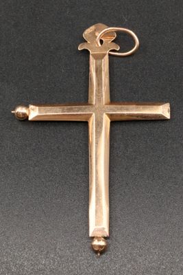 l'image d'une croix sur un fond noir