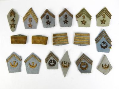 de nombreux types de badges différents sur un fond blanc