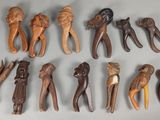 de nombreux types de brosses à dents sur la table