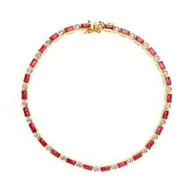 BRACELET ligne rivière en or jaune 750 °/°° à décor d'une al…