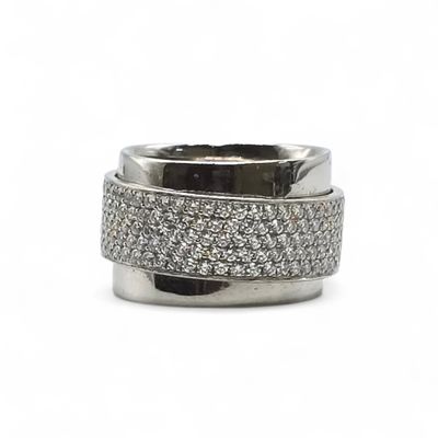 ANTONELLIS Bague bandeau en or gris (750 millièmes) pavées d…