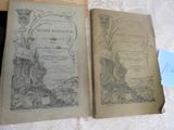 deux vieux livres posés sur une table, avec un mot devant eux