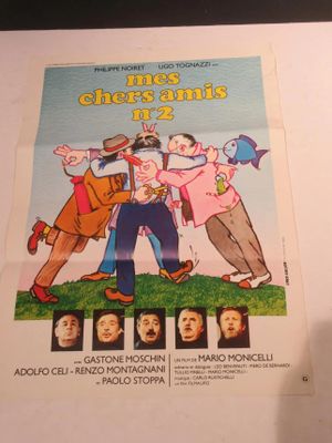 une photo d'une affiche de film posée sur une table