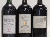 trois bouteilles de vin posées l'une à côté de l'autre sur une table