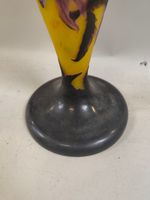 Une grande lampe de table en verre multicouche à fond jaune … (photo 5)