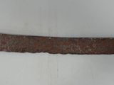 un gros plan d'une ceinture sur laquelle est accroché un couteau