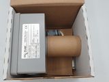 une boîte contenant un rouleau de papier toilette