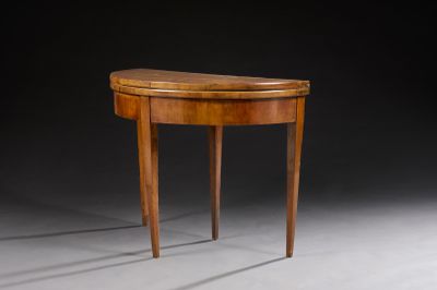 Table à jeux demi-lune à bandeau et plateau brisé en placage…