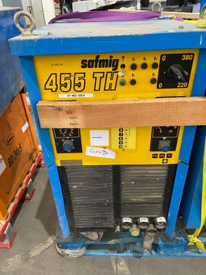 a machine that is sitting on a pallet in a warehouse