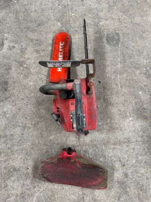 une photo d'une perceuse rouge et d'un morceau de bois