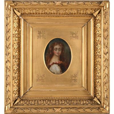 portrait d'une femme en robe blanche dans un cadre doré