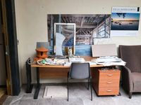 Unité de bureau : bureaux, fauteuils, placards et divers meu… (photo 5)