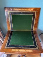 Table à jeux formant travailleuse en placage de loupe de noy… (photo 5)