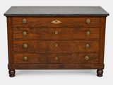 une commode ancienne avec dessus en marbre