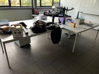 huit tables en stratifié gris 160x80