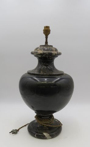 Pied de lampe en marbre noir