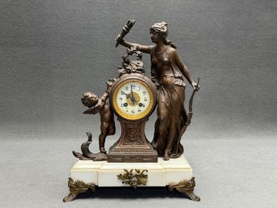 Amour désarmé d'après Auguste Moreau. Pendule en régule sur …