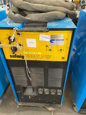an image of a machine with a bunch of hoses on top of it