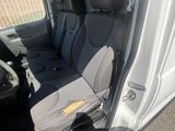 un siège libre à l'arrière d'une camionnette