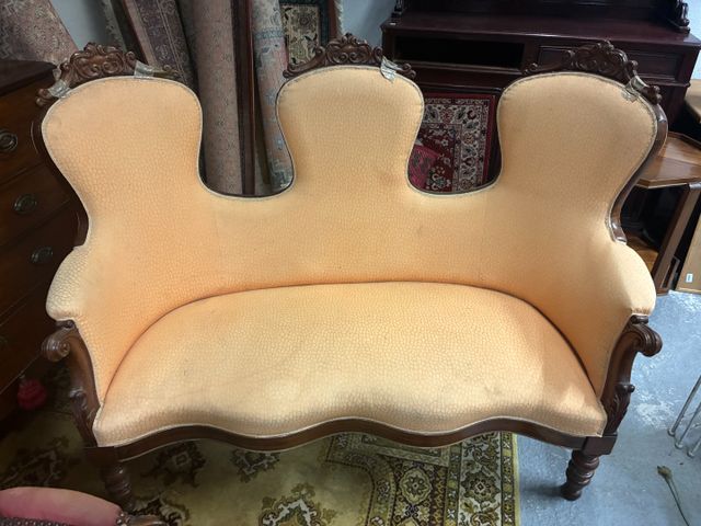 Banquette à oreille de style Napoléon III. Tissu à nettoyer