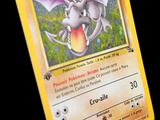 une carte Pokémon sur laquelle figure l'image d'un dragon