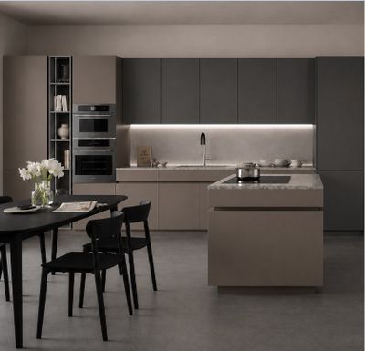 une image d'une cuisine avec une table et des chaises