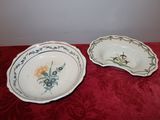 paire d'assiettes anciennes en porcelaine peintes à la main