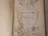 un livre ouvert sur lequel figurent les dessins d'un cheval et d'un oiseau