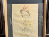 dessin encadré représentant une femme vêtue d'une robe jaune et portant une coiffe à plumes