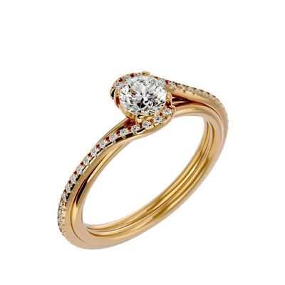 un gros plan d'une bague de fiançailles en diamant sur fond blanc