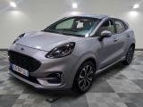 La nouvelle Ford Karry est garée dans un showroom.