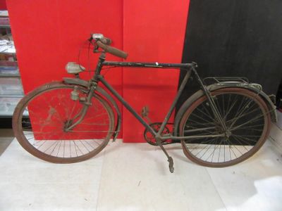 255.6 - VELO ANCIEN (sans selle) 6 - 8 EURO