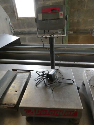 une image représentant une balance posée sur une table