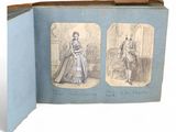 un vieux livre sur lequel figurent deux images représentant une femme et un homme