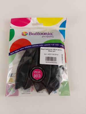 des gants en caoutchouc noirs dans un sac posé sur une surface blanche