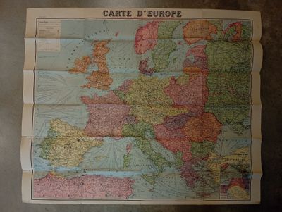 une vieille carte de l'Europe sur laquelle figurent les noms des pays