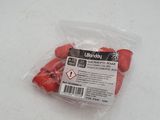 un sac de fraises posé sur une table