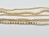 trois rangs de perles avec des fermoirs en argent