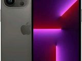 On voit l'iPhone 11 d'où émane une lumière violette