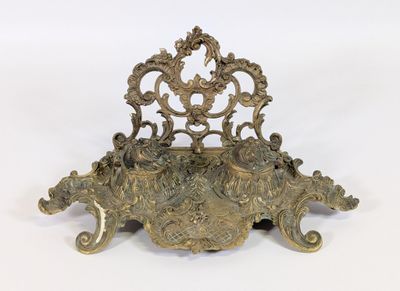 Encrier en bronze doré ciselé, travail ancien de style Louis…