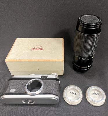 a camera and a lens sitting next to a box