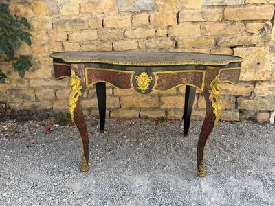 a small table that is sitting in front of a brick wall