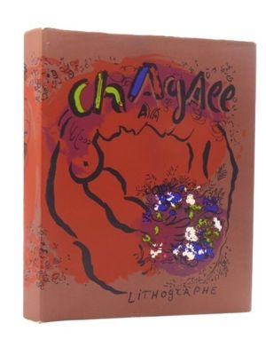la couverture d'un livre sur laquelle figure une femme tenant des fleurs