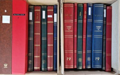beaucoup de livres qui traînent sur une étagère