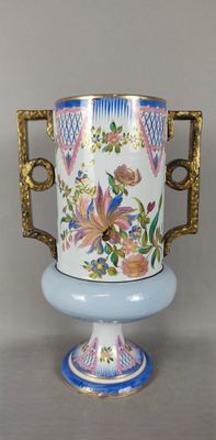 Grand vase en faïence émaillée polychrome, sur piédouche, dé… - Photo 1