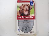 une boîte d'Advantix pour chiens posée sur une table